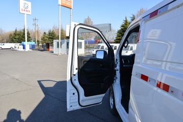 蓝猫M2&nbsp;电动封闭厢货驾驶室图片