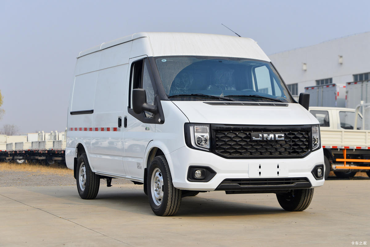 江铃汽车 福顺 2023款 146马力 3座 2.0T柴油 中轴中顶封闭货车