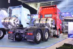 中国重汽 汕德卡SITRAK G7H重卡 700马力 6X4 LNG自动档牵引车(ZZ4256Y384HF1LB)