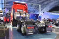 中国重汽 汕德卡SITRAK G7H重卡 700马力 6X4 LNG自动档牵引车(ZZ4256Y384HF1LB)