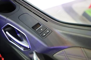 �й����� �ǵ¿�SITRAK G7H�ؿ� 700���� 6X4 LNG�Զ���ǣ����(ZZ4256Y384HF1LB)ͼƬ