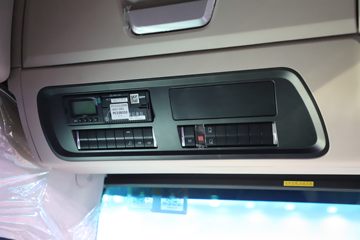 �й����� �ǵ¿�SITRAK G7H�ؿ� 700���� 6X4 LNG�Զ���ǣ����(ZZ4256Y384HF1LB)ͼƬ