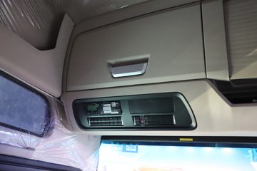 �й����� �ǵ¿�SITRAK G7H�ؿ� 700���� 6X4 LNG�Զ���ǣ����(ZZ4256Y384HF1LB)ͼƬ