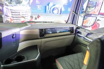 �й����� �ǵ¿�SITRAK G7H�ؿ� 700���� 6X4 LNG�Զ���ǣ����(ZZ4256Y384HF1LB)ͼƬ