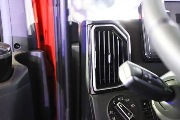 �й����� �ǵ¿�SITRAK G7H�ؿ� 700���� 6X4 LNG�Զ���ǣ����(ZZ4256Y384HF1LB)ͼƬ