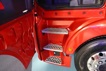 �й����� �ǵ¿�SITRAK G7H�ؿ� 700���� 6X4 LNG�Զ���ǣ����(ZZ4256Y384HF1LB)ͼƬ