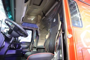 �й����� �ǵ¿�SITRAK G7H�ؿ� 700���� 6X4 LNG�Զ���ǣ����(ZZ4256Y384HF1LB)ͼƬ