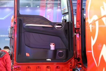 �й����� �ǵ¿�SITRAK G7H�ؿ� 700���� 6X4 LNG�Զ���ǣ����(ZZ4256Y384HF1LB)ͼƬ