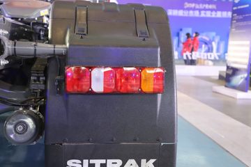 �й����� �ǵ¿�SITRAK G7H�ؿ� 700���� 6X4 LNG�Զ���ǣ����(ZZ4256Y384HF1LB)ͼƬ