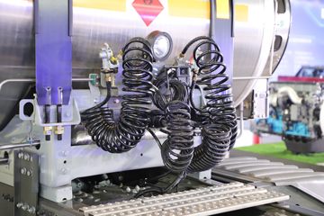 �й����� �ǵ¿�SITRAK G7H�ؿ� 700���� 6X4 LNG�Զ���ǣ����(ZZ4256Y384HF1LB)ͼƬ