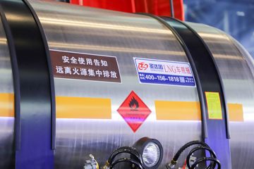 �й����� �ǵ¿�SITRAK G7H�ؿ� 700���� 6X4 LNG�Զ���ǣ����(ZZ4256Y384HF1LB)ͼƬ