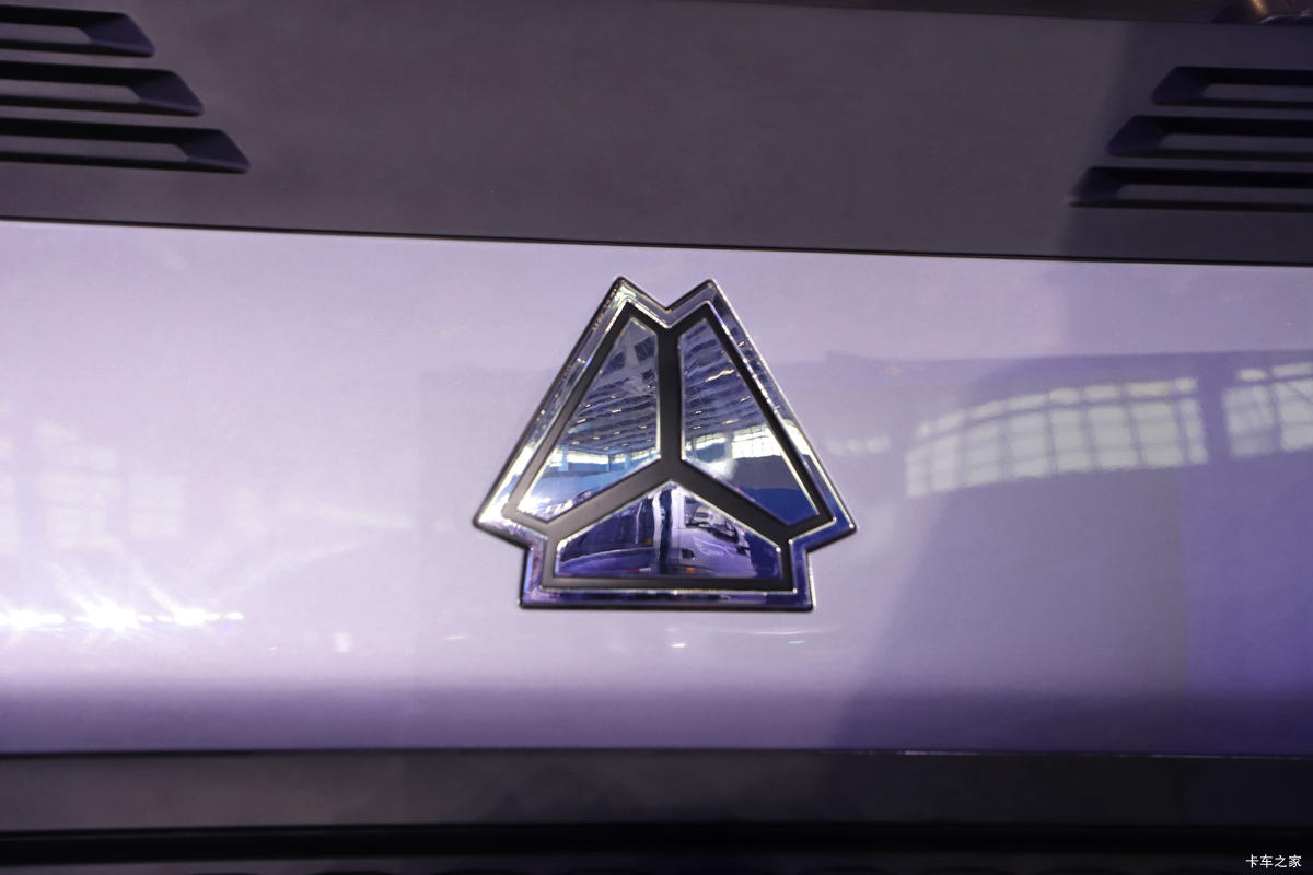 �й����� HOWO TH7�ؿ� 630���� 6X4 AMT�Զ���ǣ����(Һ��)���                                                