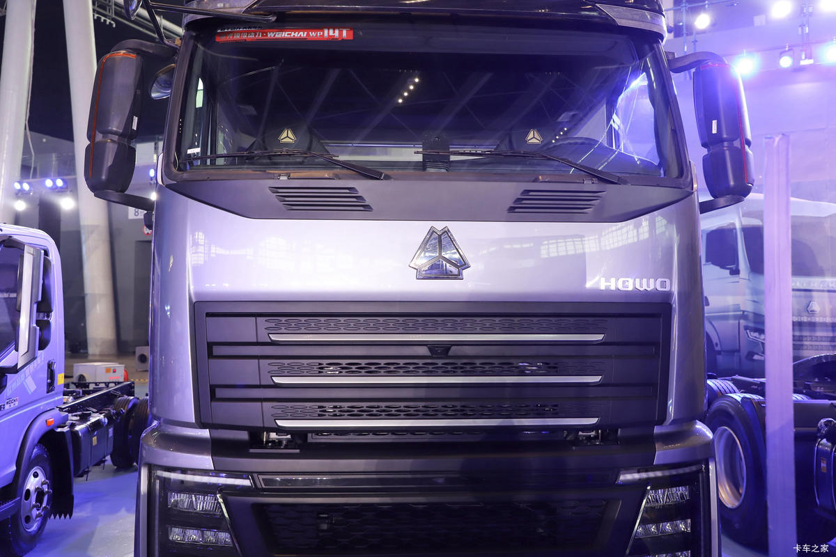 �й����� HOWO TH7�ؿ� 630���� 6X4 AMT�Զ���ǣ����(Һ��)���                                                