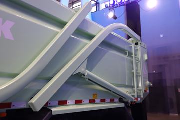 �������� HOWO TX�ؿ� 8X4 5.6�״��綯��ж��(ZZ3317V326GZ1BEV61)612kWhͼƬ