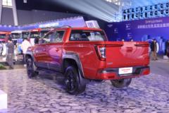 中国重汽 搏胜S9 2024款 越野型探索版 2.0T柴油 190马力 自动四驱 标轴双排皮卡