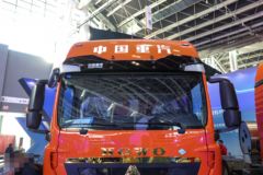 中国重汽 HOWO TX7 290马力 4X2 9.52米LNG厢式载货车(重汽8档)