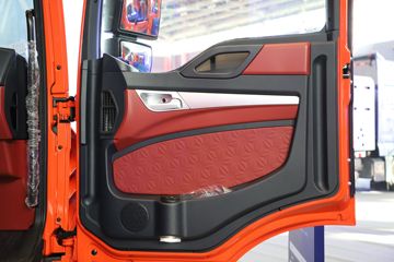 �й����� HOWO TX7 290���� 4X2 9.52��LNG��ʽ�ػ���(����8��)ͼƬ