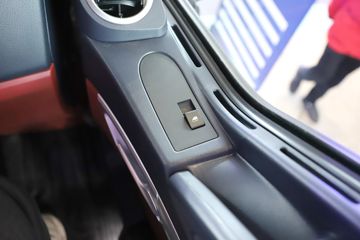 �й����� HOWO TX7 290���� 4X2 9.52��LNG��ʽ�ػ���(����8��)ͼƬ