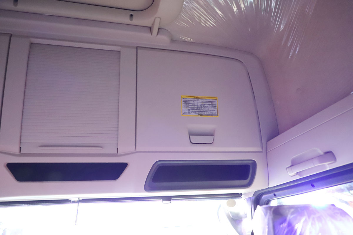 �й����� HOWO TX7 290���� 4X2 9.52��LNG��ʽ�ػ���(����8��)��ʻ��                                               