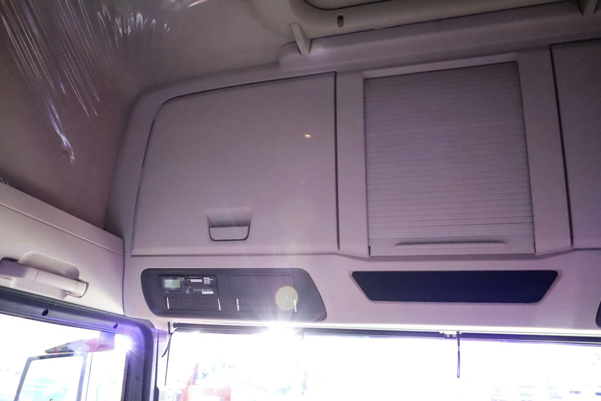 �й����� HOWO TX7 290���� 4X2 9.52��LNG��ʽ�ػ���(����8��)��ʻ��                                               