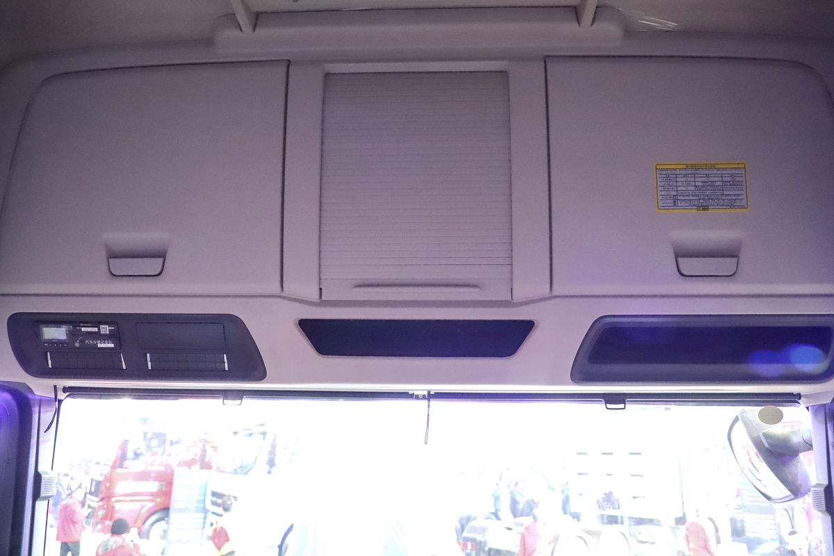 �й����� HOWO TX7 290���� 4X2 9.52��LNG��ʽ�ػ���(����8��)��ʻ��                                               