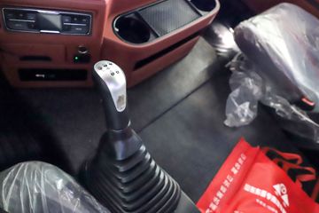 �й����� HOWO TX7 290���� 4X2 9.52��LNG��ʽ�ػ���(����8��)ͼƬ