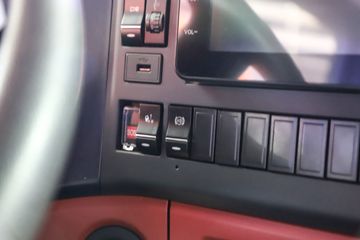 �й����� HOWO TX7 290���� 4X2 9.52��LNG��ʽ�ػ���(����8��)ͼƬ