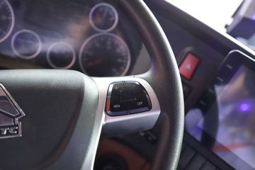 �й����� HOWO TX7 290���� 4X2 9.52��LNG��ʽ�ػ���(����8��)ͼƬ