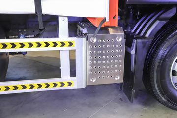 �й����� HOWO TX7 290���� 4X2 9.52��LNG��ʽ�ػ���(����8��)ͼƬ