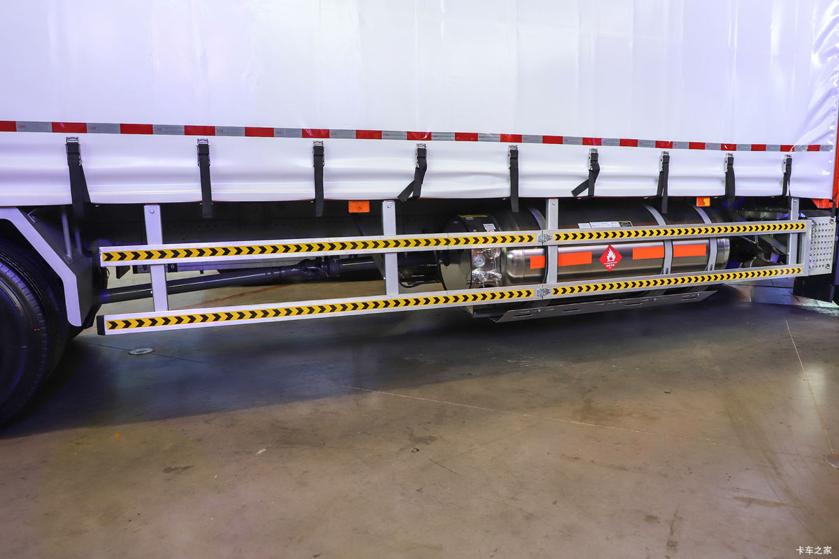 �й����� HOWO TX7 290���� 4X2 9.52��LNG��ʽ�ػ���(����8��)����                                                