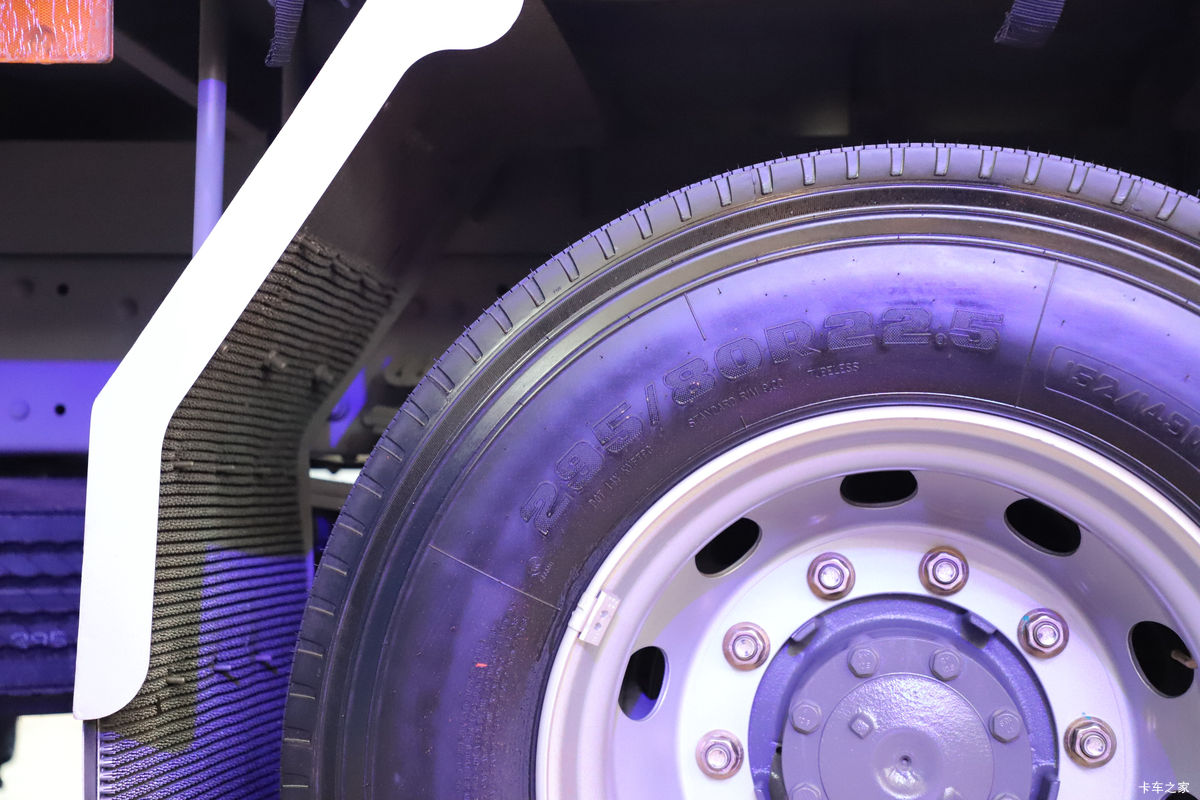 �й����� HOWO TX7 290���� 4X2 9.52��LNG��ʽ�ػ���(����8��)����                                                