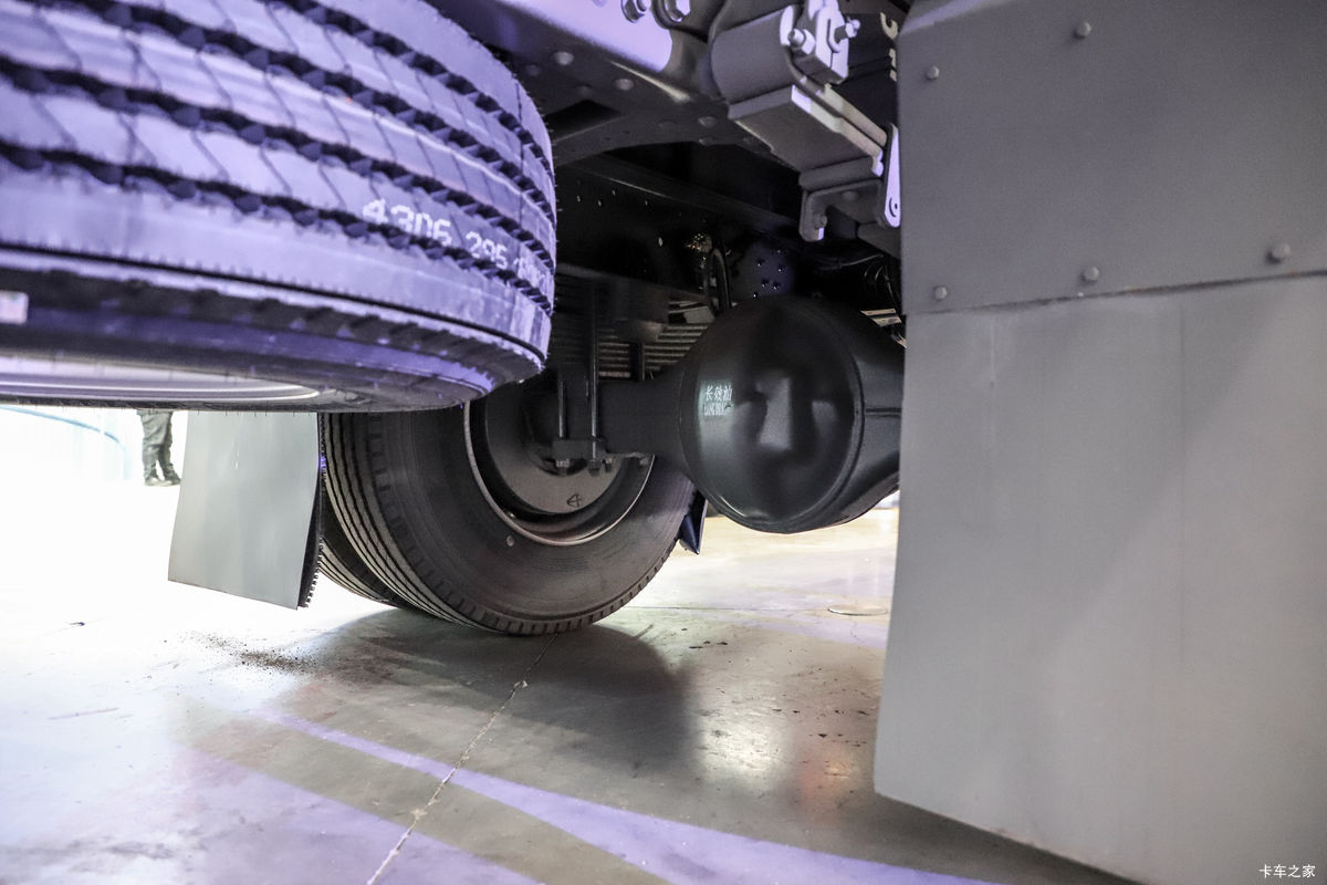 �й����� HOWO TX7 290���� 4X2 9.52��LNG��ʽ�ػ���(����8��)����                                                