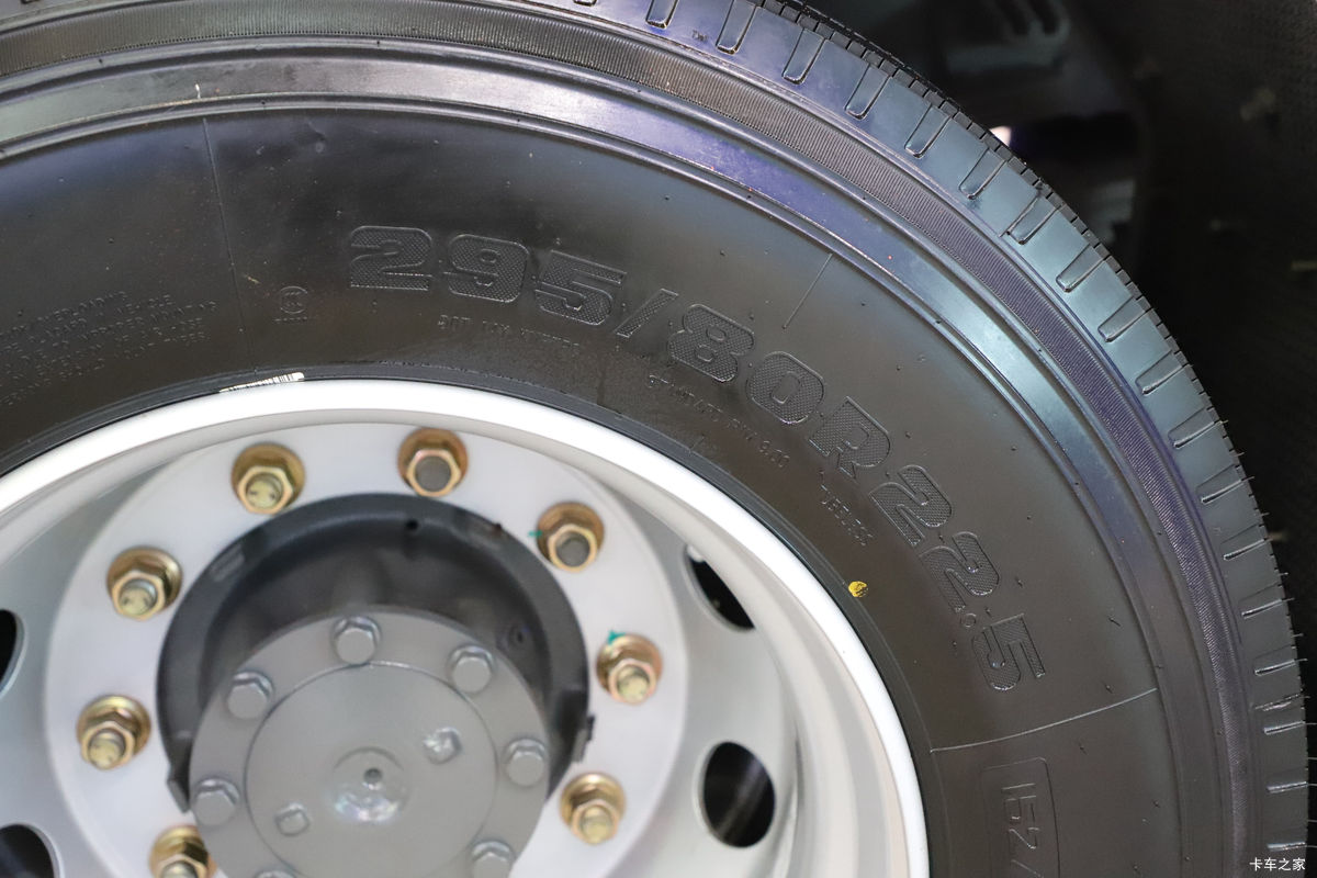 �й����� HOWO TX7 290���� 4X2 9.52��LNG��ʽ�ػ���(����8��)����                                                