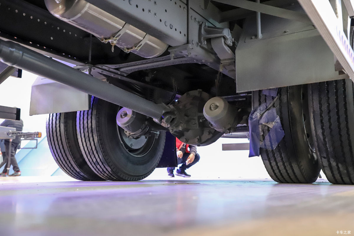 �й����� HOWO TX7 290���� 4X2 9.52��LNG��ʽ�ػ���(����8��)����                                                
