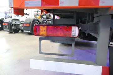 �й����� HOWO TX7 290���� 4X2 9.52��LNG��ʽ�ػ���(����8��)ͼƬ