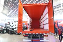 中国重汽 HOWO TX7 290马力 4X2 9.52米LNG厢式载货车(重汽8档)