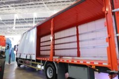 中国重汽 HOWO TX7 290马力 4X2 9.52米LNG厢式载货车(重汽8档)