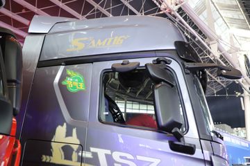 �й����� HOWO TS7�ؿ� 700���� 6X4 LNG�Զ���ǣ����(Һ��)ͼƬ