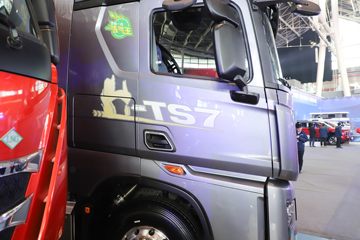 �й����� HOWO TS7�ؿ� 700���� 6X4 LNG�Զ���ǣ����(Һ��)ͼƬ