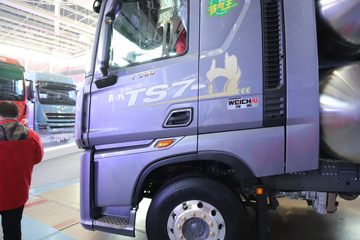 �й����� HOWO TS7�ؿ� 700���� 6X4 LNG�Զ���ǣ����(Һ��)ͼƬ