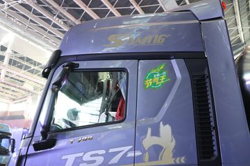 �й����� HOWO TS7�ؿ� 700���� 6X4 LNG�Զ���ǣ����(Һ��)ͼƬ