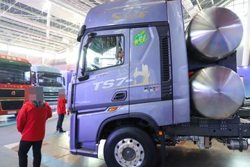 �й����� HOWO TS7�ؿ� 700���� 6X4 LNG�Զ���ǣ����(Һ��)ͼƬ