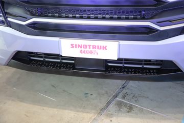 �й����� HOWO TS7�ؿ� 700���� 6X4 LNG�Զ���ǣ����(Һ��)ͼƬ