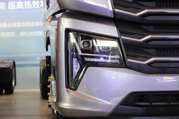 �й����� HOWO TS7�ؿ� 700���� 6X4 LNG�Զ���ǣ����(Һ��)ͼƬ