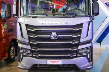 �й����� HOWO TS7�ؿ� 700���� 6X4 LNG�Զ���ǣ����(Һ��)ͼƬ