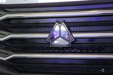 �й����� HOWO TS7�ؿ� 700���� 6X4 LNG�Զ���ǣ����(Һ��)ͼƬ