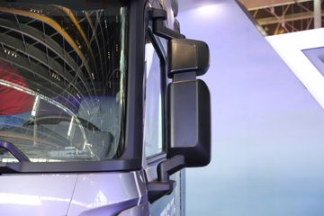 �й����� HOWO TS7�ؿ� 700���� 6X4 LNG�Զ���ǣ����(Һ��)ͼƬ