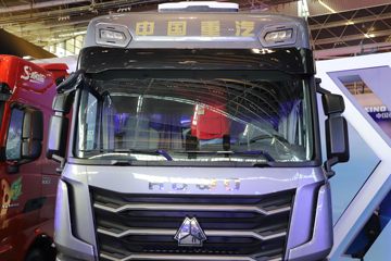 �й����� HOWO TS7�ؿ� 700���� 6X4 LNG�Զ���ǣ����(Һ��)ͼƬ