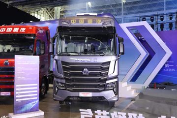 �й����� HOWO TS7�ؿ� 700���� 6X4 LNG�Զ���ǣ����(Һ��)ͼƬ