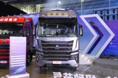 中国重汽 HOWO TS7重卡 700马力 6X4 LNG自动档牵引车(液缓)